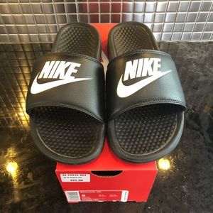 Nike Benassi Slides